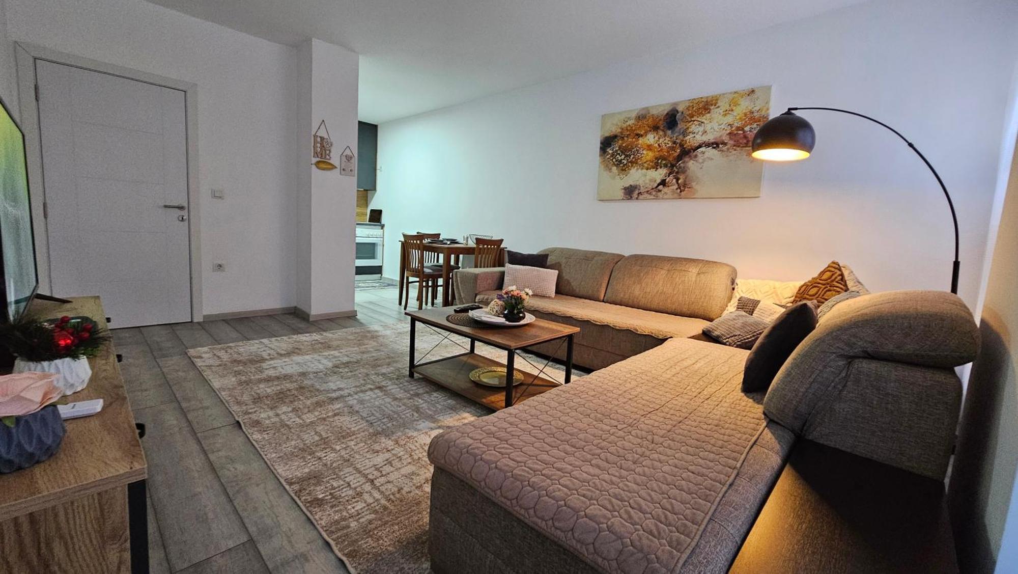 Superb 1 Bedroom In The Best Zone Of The City. Ferizaj Bagian luar foto